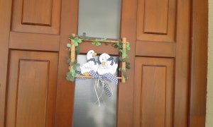 Jó, azért lett ajtó dekor is...